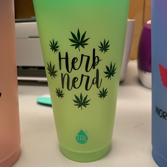 Color Changing Cups - Picture 3 of 5